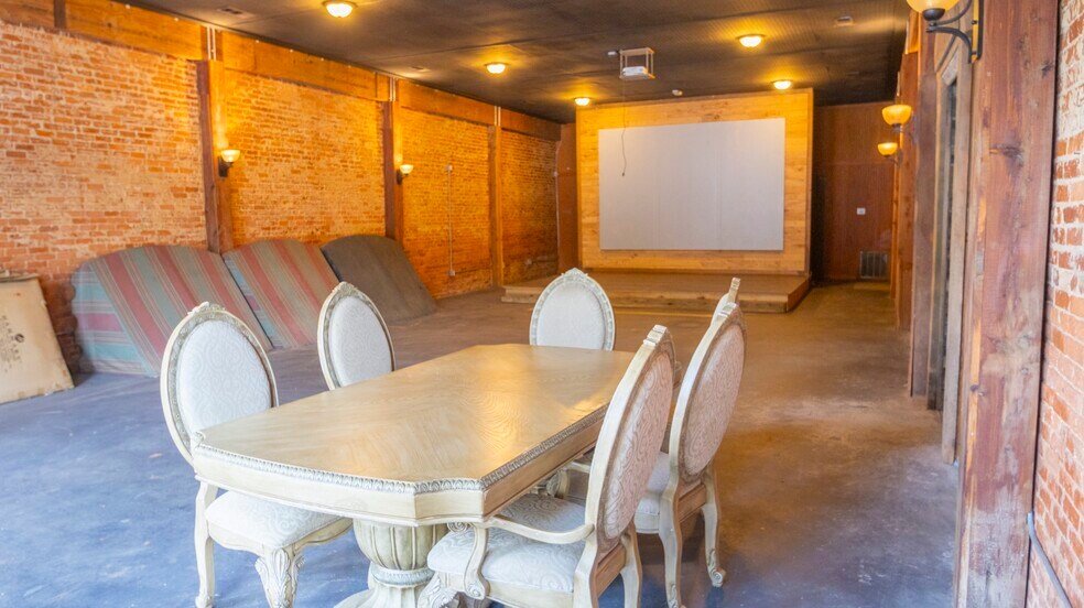 More Photos Of 20 Spring Rd, Molena Storefront For Sale