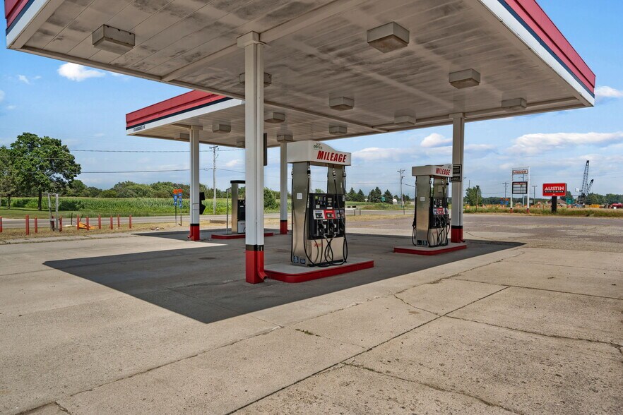 More Photos Of 3401 W Oakland Ave, Austin Truck Stop For Sale