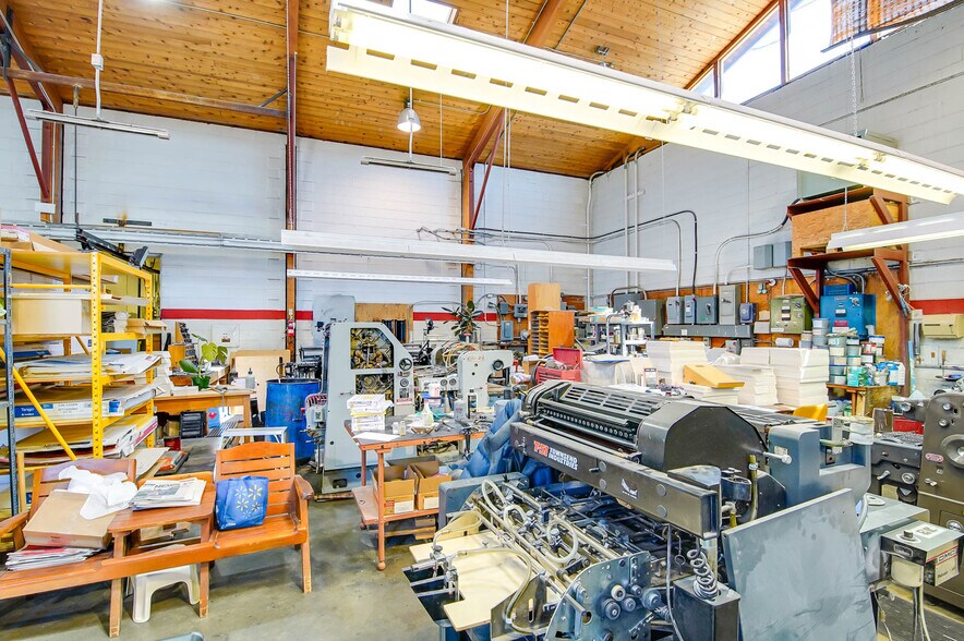 More Photos Of 4918 Napier St, Port Alberni Flex For Sale