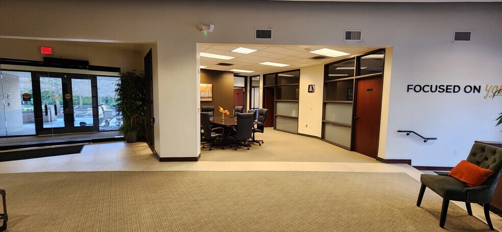 More Photos Of 3636 NE Broadway St, Portland Office For Sale
