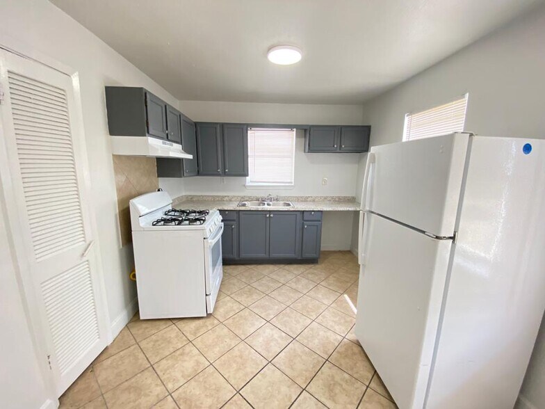 More Photos Of 5408 Market St, Houston Apartments For Sale