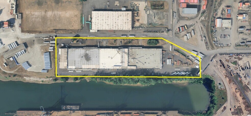 More Photos Of 9930 N Burgard Way, Portland Warehouse For Lease