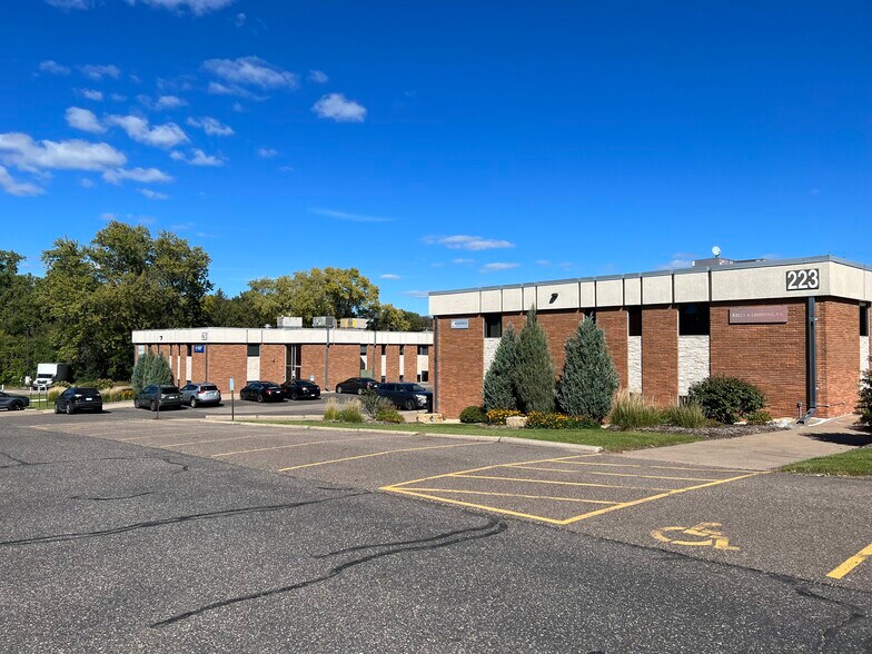 More Photos Of 219-223 Little Canada Rd E, Saint Paul Office For Lease