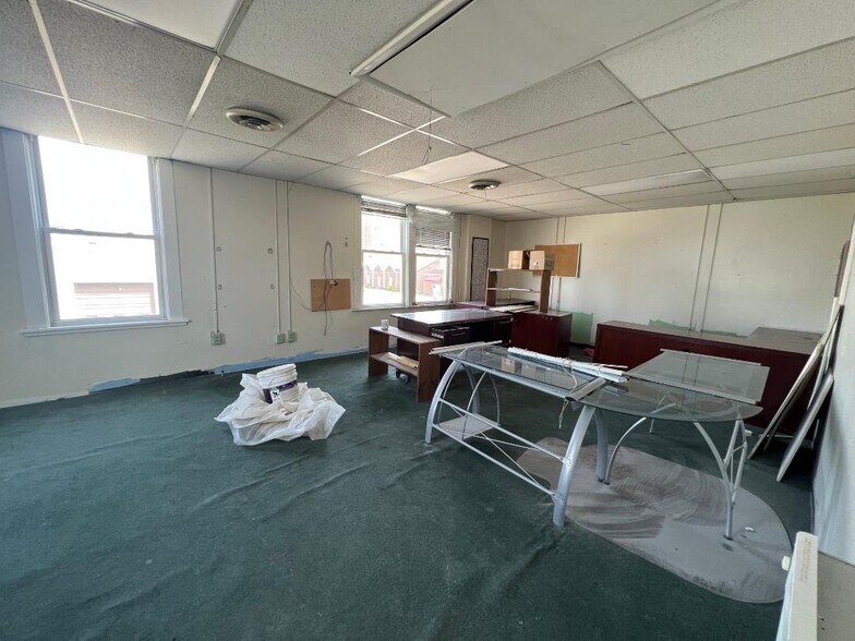 More Photos Of 625 8th St, Huntington Office For Lease