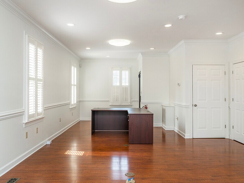 More Photos Of 3051-3057 S Church St, Burlington Office For Sale