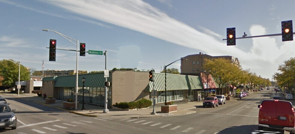 More Photos Of 7525 W Madison St, Forest Park Storefront Retail Office For Lease