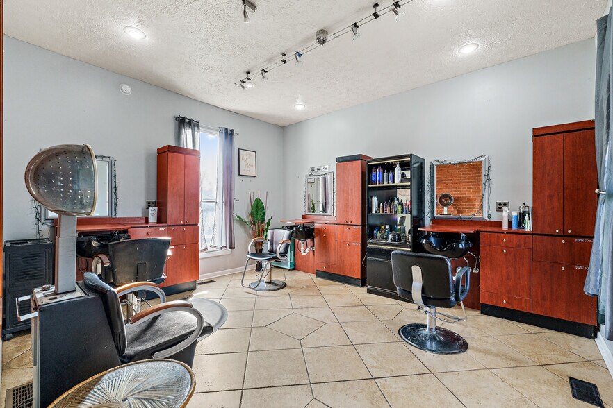 More Photos Of 2048 Winchester Ave, Ashland General Retail For Sale
