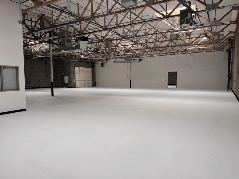 More Photos Of 23011 N 16th Ln, Phoenix Warehouse For Lease