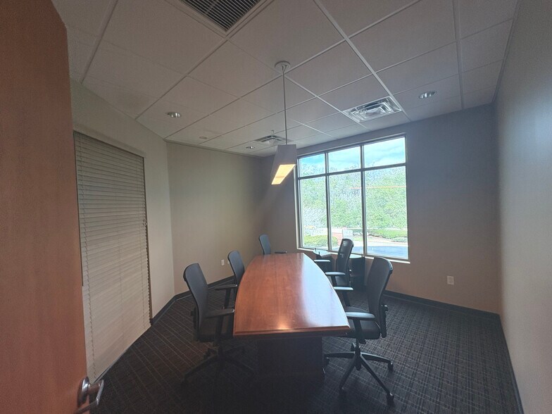 More Photos Of 2145 Cypress Ridge Blvd, Wesley Chapel Office For Lease