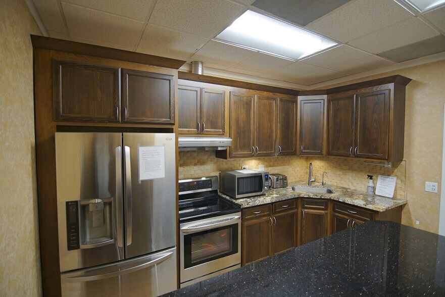 More Photos Of 6345 Auburn Blvd, Citrus Heights Office For Lease