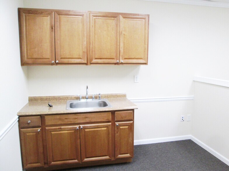 More Photos Of 3867 Holcomb Bridge Rd, Peachtree Corners Office For Lease