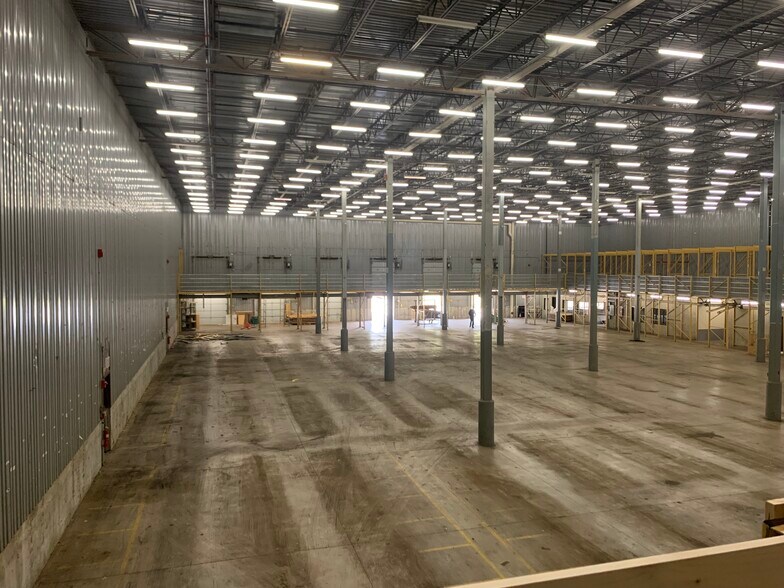 More Photos Of 1042-1050 W Swanzey Rd, Swanzey Warehouse For Sale
