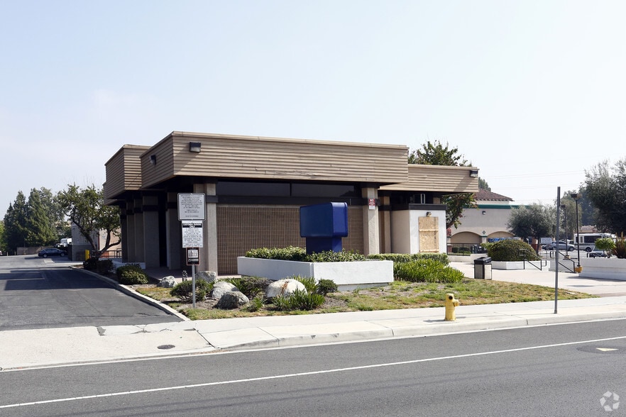 More Photos Of 23329-23449 Lyons Ave, Santa Clarita Unknown For Lease