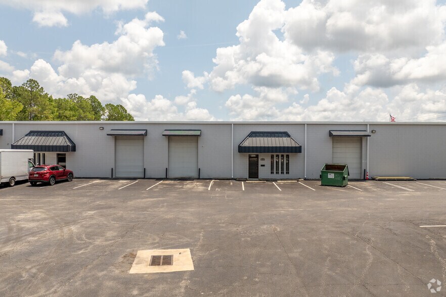 More Photos Of 4949 Sunbeam Rd, Jacksonville Unknown For Lease