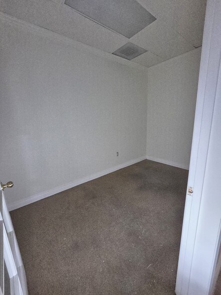 More Photos Of 44143-44147 20th St W, Lancaster Medical For Sale