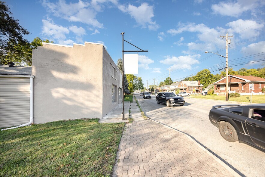 More Photos Of 8611 Reading Rd, Cincinnati Freestanding For Sale