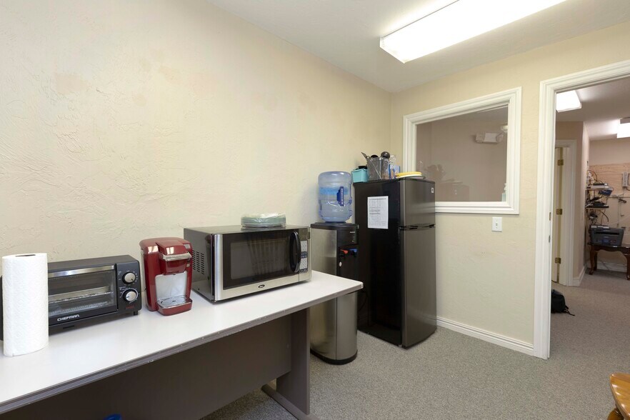 More Photos Of 1203 SE 9th Ter, Cape Coral Light Distribution For Sale