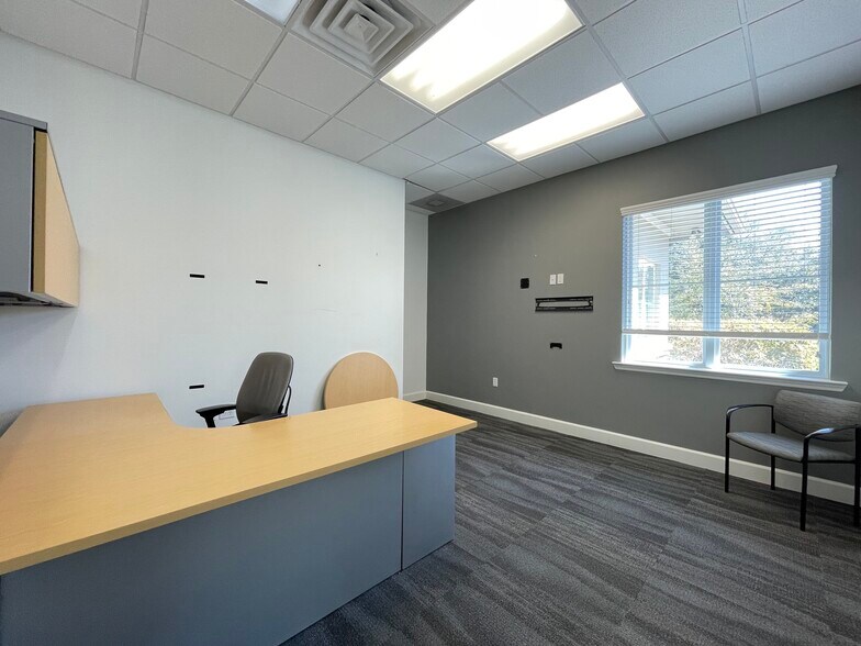 More Photos Of 1701 NW 80th Blvd, Gainesville Office For Sale