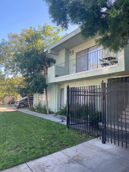 More Photos Of 10940 Hesby St, North Hollywood Apartments For Sale