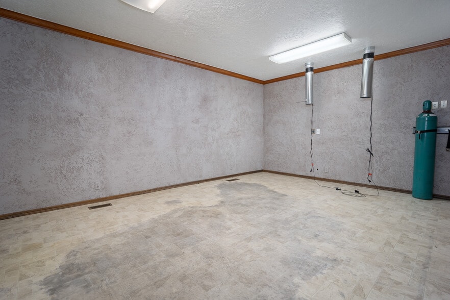 More Photos Of 1108 N Washington St, Weatherford Medical For Sale