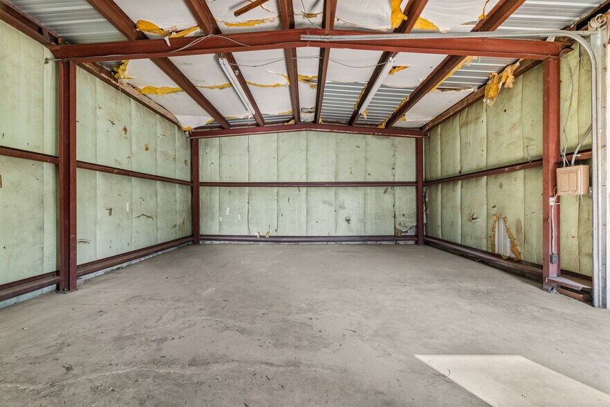 More Photos Of 10063 US-72, Rogersville Warehouse For Lease