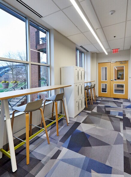 More Photos Of 800 Waterfront Dr, Pittsburgh Office For Lease