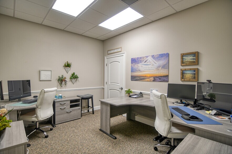 More Photos Of 5245 Office Park Blvd, Bradenton Office For Sale