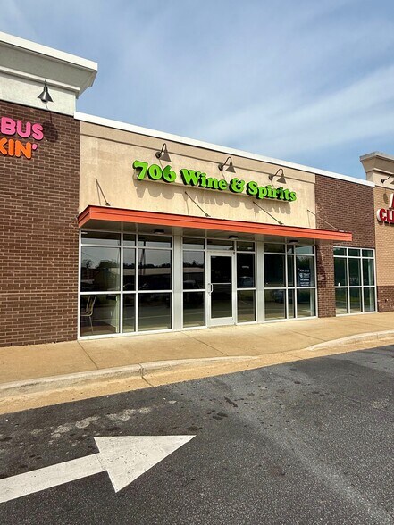 More Photos Of 1523 Veterans Pky, Columbus Unknown For Lease