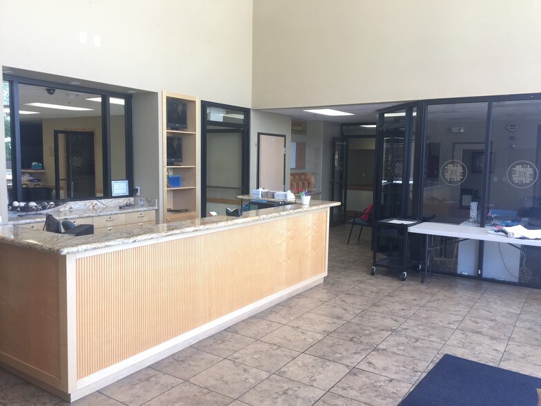 More Photos Of 1301 N Lakeline Blvd, Cedar Park Schools For Lease