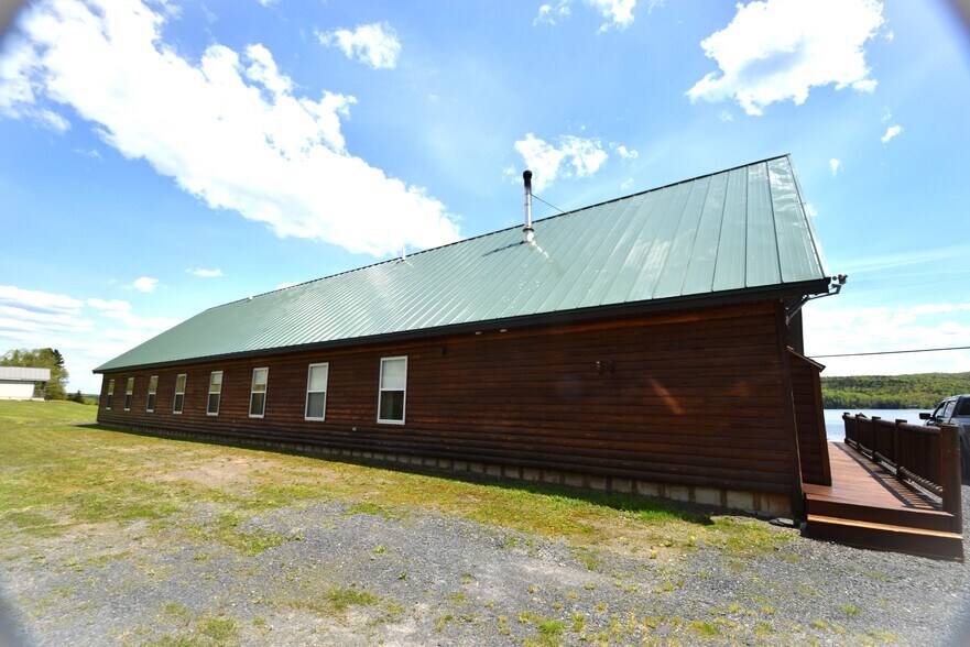 More Photos Of 109 Sinclair Rd, Sinclair Sports And Entertainment For Sale