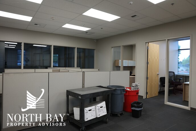 More Photos Of 3300 N Laughlin Rd, Santa Rosa Warehouse For Lease