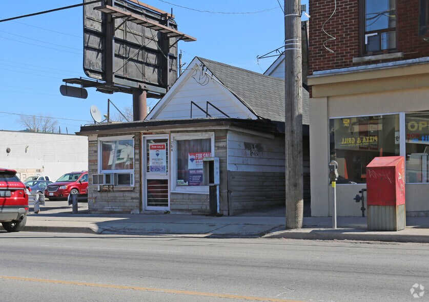 More Photos Of 264 Kenilworth Ave N, Hamilton Storefront For Sale