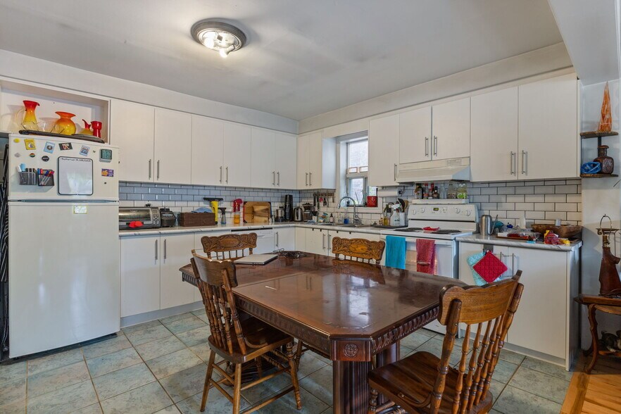 More Photos Of 1264 College St, Toronto Storefront Retail Residential For Sale