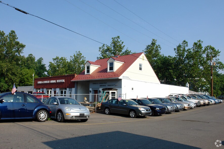 More Photos Of 9780-9786 Fairfax Blvd, Fairfax Veterinarian Kennel For Sale
