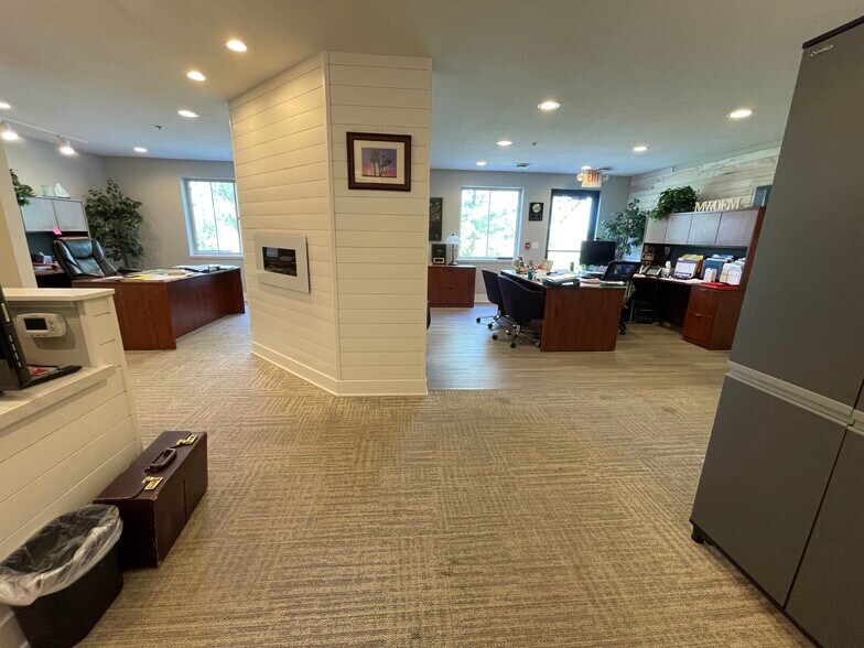 More Photos Of 13951-13959 W Preserve Blvd, Burnsville Loft Creative Space For Lease