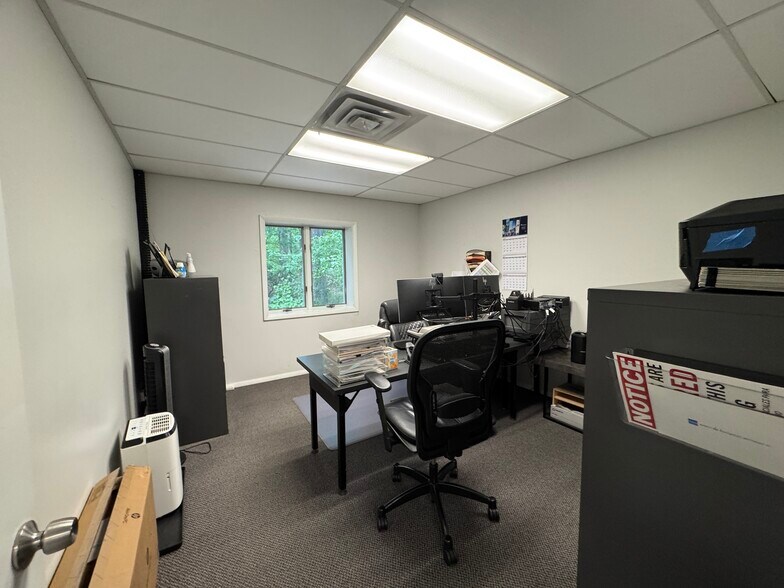 More Photos Of 601 Heron Dr, Logan Township Flex For Lease