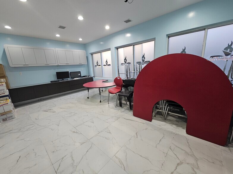 More Photos Of 3526 31st St, Astoria Flex For Lease