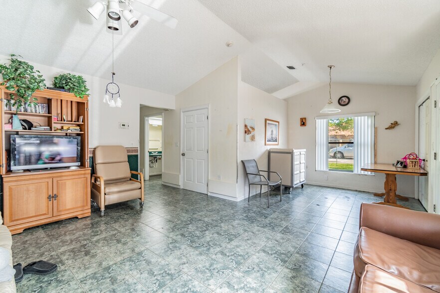 More Photos Of 4407 Millwood Rd, Spring Hill Assisted Living For Sale