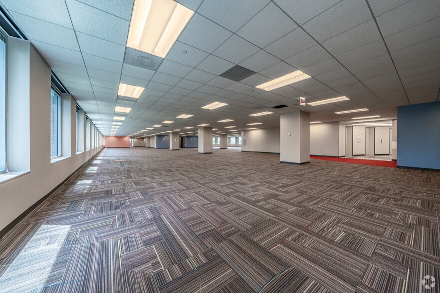 More Photos Of 215 W Diehl Rd, Naperville Office For Sale