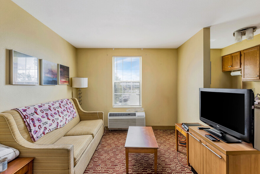 More Photos Of 4650 Cornell Rd, Blue Ash Hotel For Sale