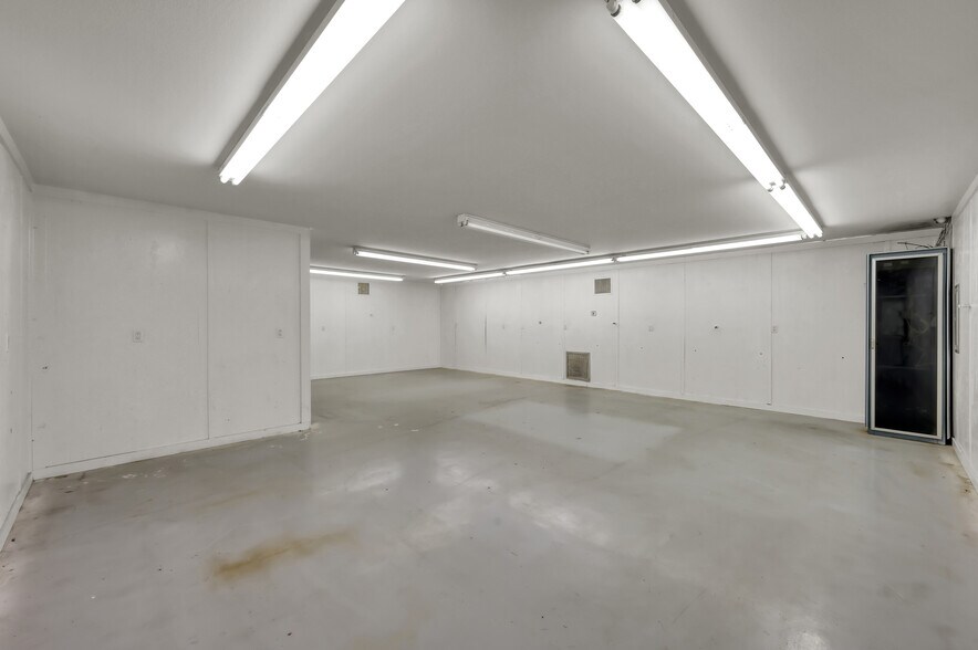 More Photos Of 32219 Tamina Rd, Magnolia Distribution For Lease