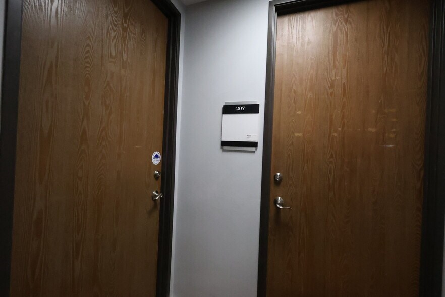 More Photos Of 1801 W Romneya Dr, Anaheim Office Residential For Lease