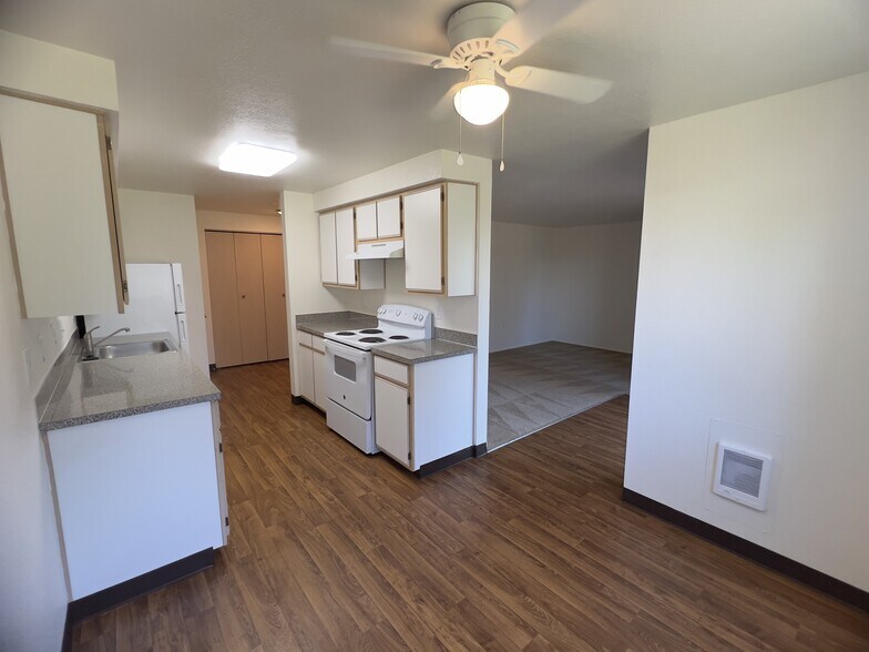 More Photos Of 937 SE Sheridan Rd, Sheridan Apartments For Sale