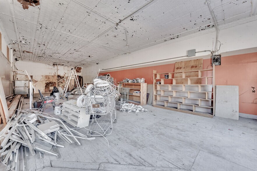 More Photos Of 504 W Commercial St, Springfield Storefront Retail Office For Sale