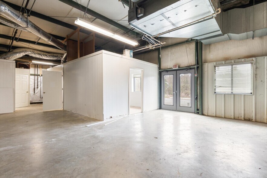 More Photos Of 1811-1813 Old Estill Springs Rd, Tullahoma Warehouse For Lease