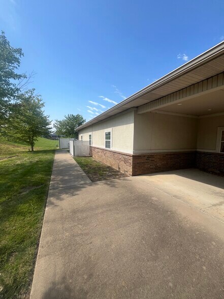 More Photos Of 109-127 Congress St, Belton Medical For Lease