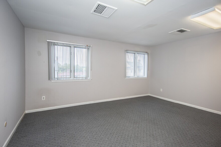 More Photos Of 981 Second Street Pike, Richboro Office For Lease