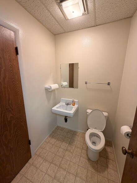 More Photos Of 1950 Courtney Dr, Fort Myers Office For Lease