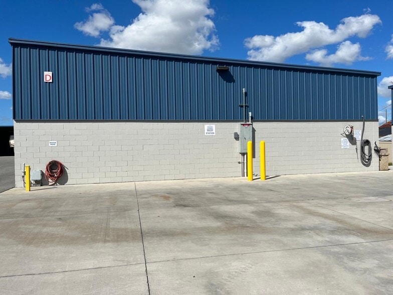 More Photos Of 6766 Narcoossee Rd, Orlando Self Storage For Lease