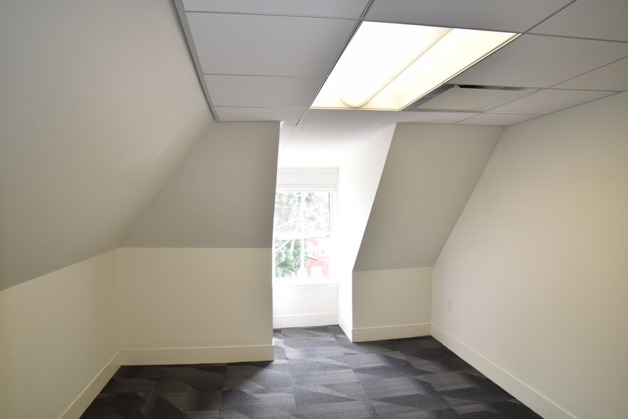 More Photos Of 450-456 Boston Post Rd, Weston Storefront Retail Office For Lease